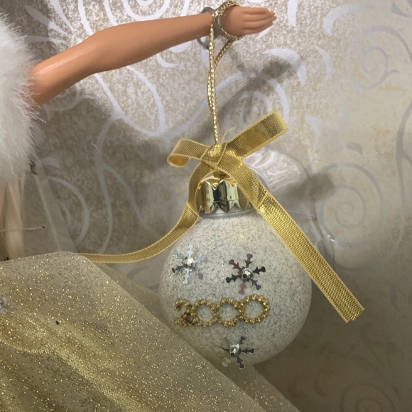 Celebration Barbie Special 2000 Edition - Picture 13 of 16